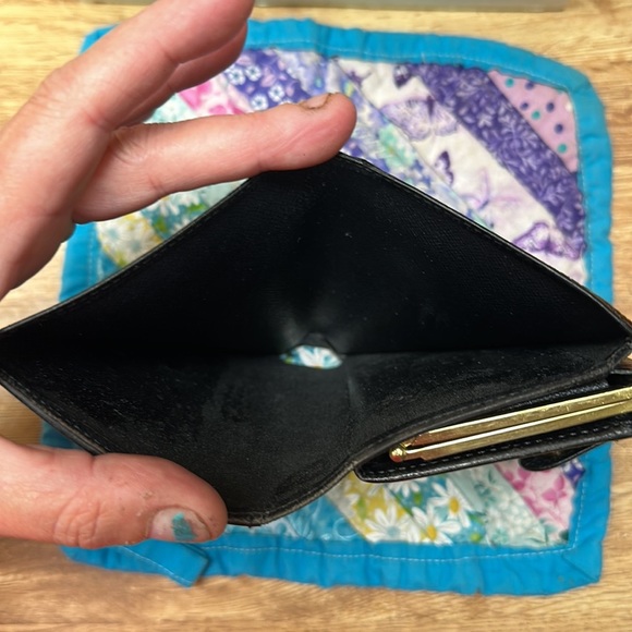 Louis vuitton black epi compact  french wallet. See pics for flaws - Picture 12 of 16